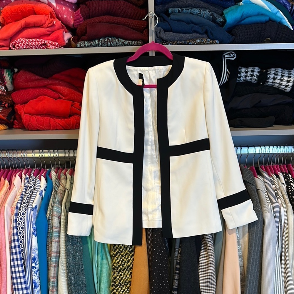 Kasper cream with black stripes open front blazer size 2P